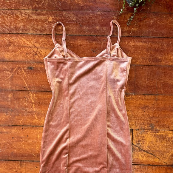💎2/$20💎 SOFT PINK VELVET DRESS - Picture 5 of 10